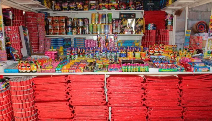 Protección Civil supervisó que menores de edad no participen en la producción y venta de pirotecnia