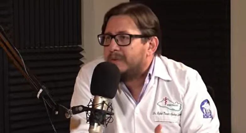 Simetrisss cuestiona inversión "multimillonaria" de DoctorSV y señala privatización