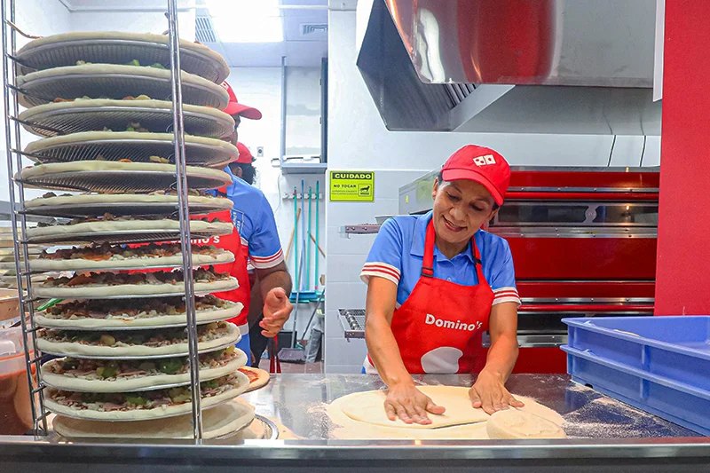 Inauguran sucursal de Domino’s Pizza y Juan Valdez en un edificio construido hace 111 años en el centro histórico