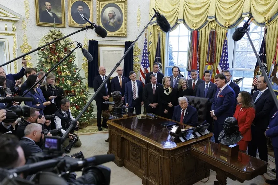 Trump dice que operaciones sobre Venezuela van más allá de presión