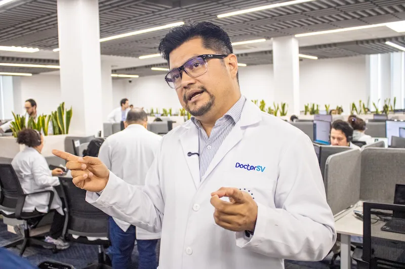 DoctorSV atendió a 350,000 pacientes en su primer mes de operación