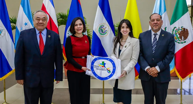 El Salvador entrega a Honduras presidencia pro tempore de proyecto Mesoamérica