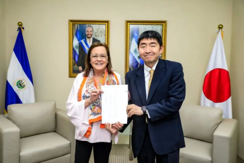 Nuevo embajador de Japón presenta sus copias de estilo en la Cancillería salvadoreña