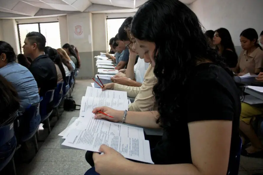 Al menos 8,000 bachilleres han sido admitidos en primera fase, según rector UES