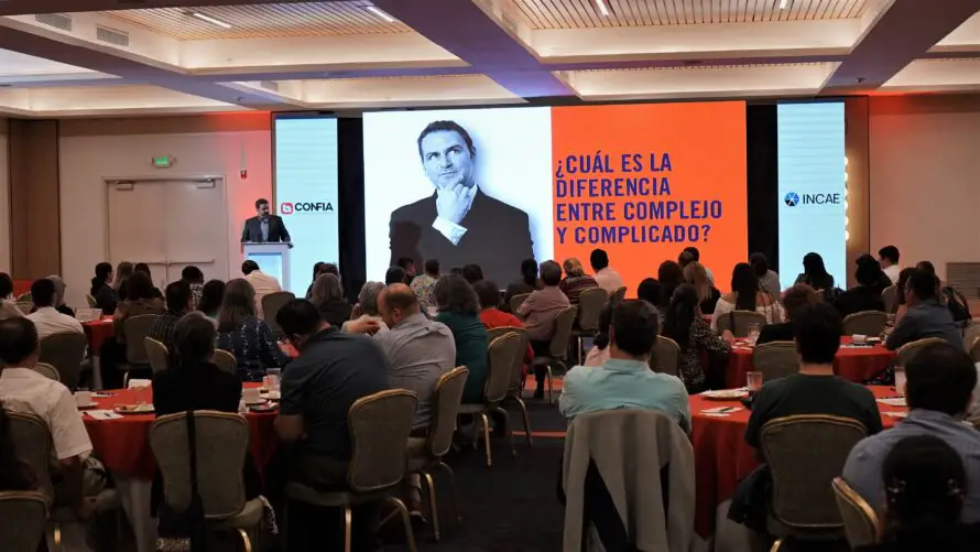 AFP CONFÍA e INCAE capacitan a más de 200 afiliados en "data storytelling"