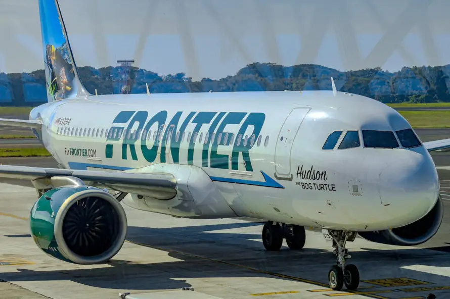 La aerolínea de bajo costo Frontier inaugura cinco nuevas rutas entre El Salvador y Estados Unidos
