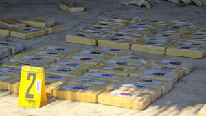 Incautan en Panamá casi 3,000 paquetes de droga en un barco y detienen a tres extranjeros
