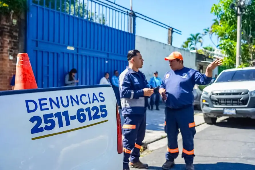 Decomisan más de 2,700 silbadores y 360 fulminantes en puestos de pólvora en San Salvador Centro