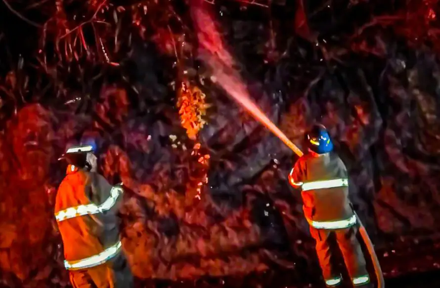 Reportan dos incendios en tendidos eléctricos de Zacamil y Tonacatepeque en las últimas horas