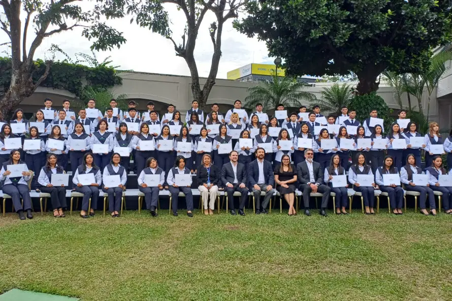 Fundación Renacer graduó a 78 jóvenes en la octava generación del programa Creando Esperanzas