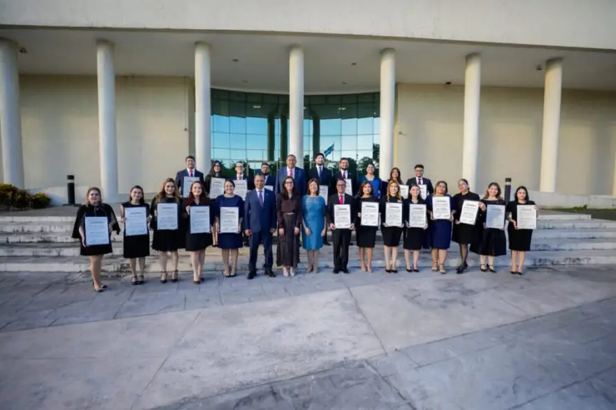 Cancillería graduó a 25 estudiantes de la maestría de diplomacia que duró tres años