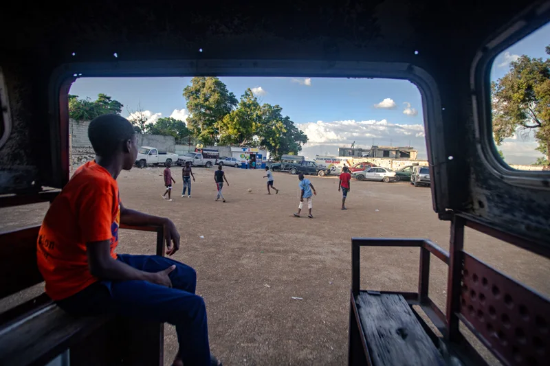 El fútbol resiste en Haití entre bandas armadas y abandono estatal
