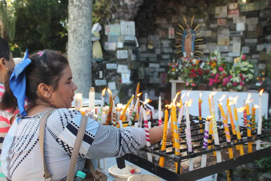 Con fervor y tradición, feligreses celebran a la Morenita del Tepeyac en la Basílica de Guadalupe de Antiguo Cuscatlán