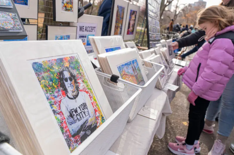 "John vive": cientos de fans recuerdan a Lennon 45 años después de su muerte en Nueva York