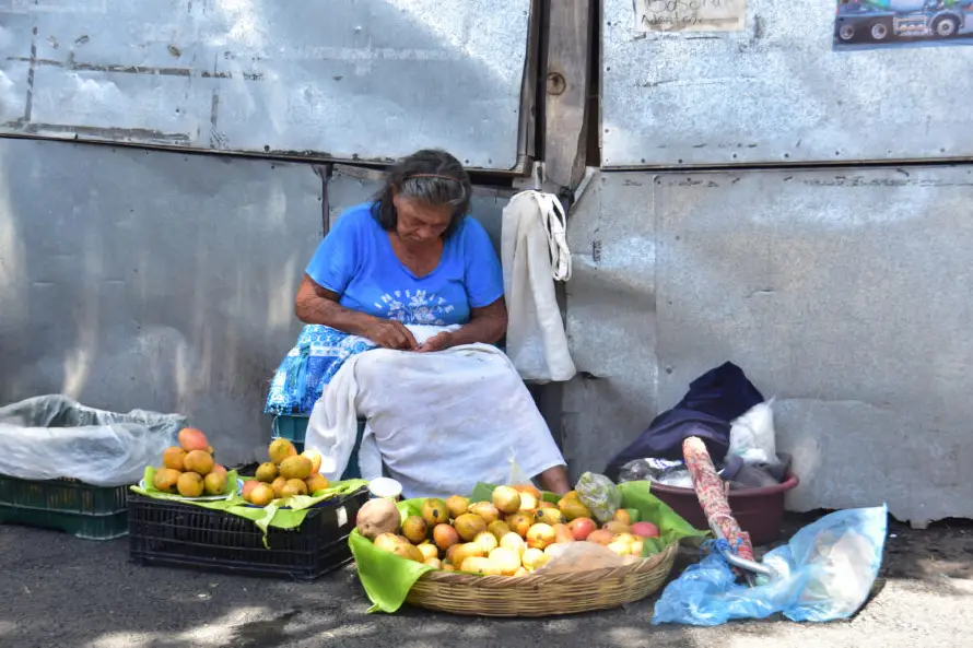 La población con hambre muestra leve mejora en El Salvador en la última década, según ranking
