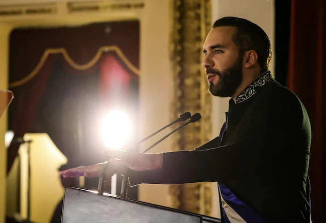 “Dóblese”, “me tiene sin cuidado”, “no me gustaría irme ahorita”, “prepárense”, las frases más sonadas de Nayib Bukele en 2025