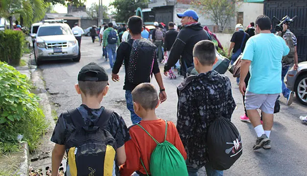 Casi 500 niños migrantes salvadoreños encontrados en frontera sur de EEUU en 2025