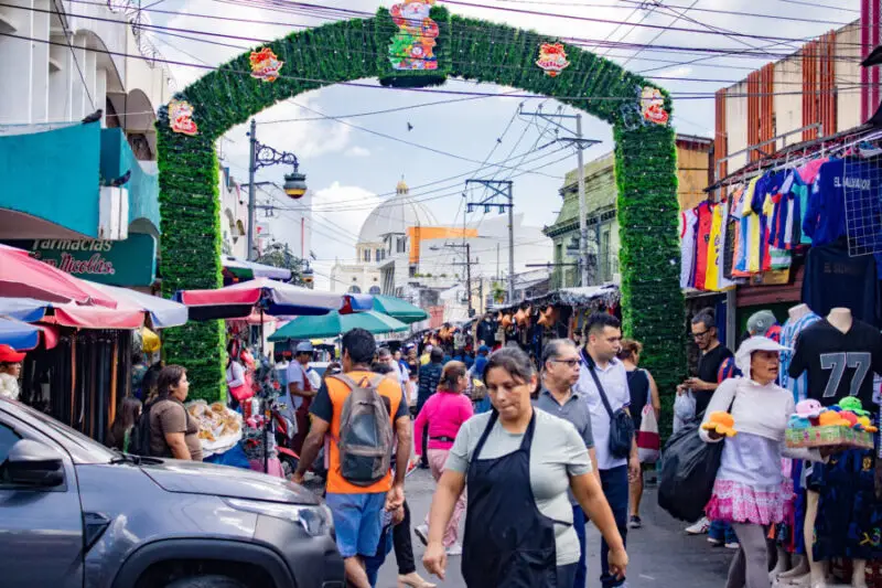 Vendedores de la calle Arce aún no serán desalojados: venderán en temporada navideña