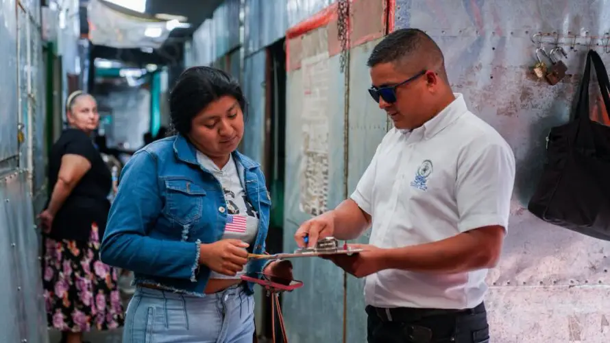 Alcaldía de Santa Ana Centro habilita puestos de venta que no fueron afectados por incendio en mercado provisional