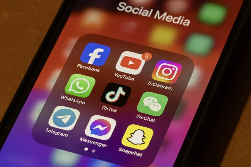 Redes sociales y recomendaciones sobre el control limitado de los usuarios sobre algoritmos