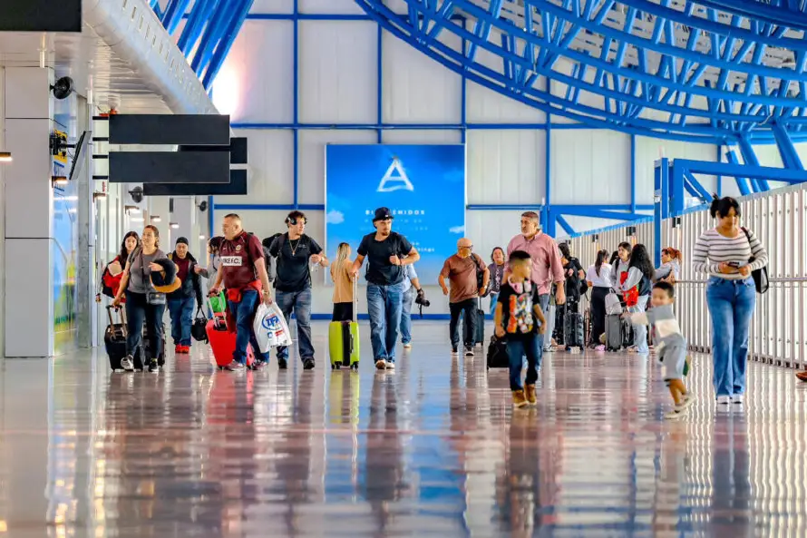 El Aeropuerto de El Salvador reduce 2.3 % el tráfico de pasajeros hasta noviembre