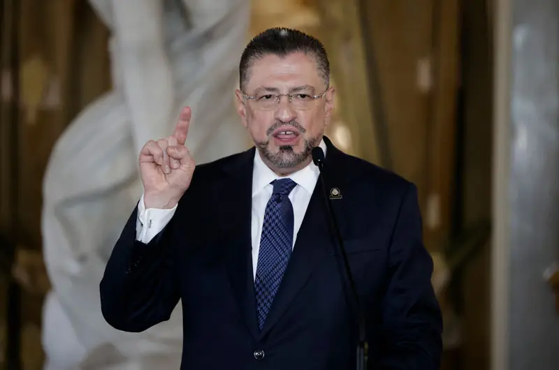 Presidente de Costa Rica conserva fuero en proceso sobre intromisión en política electoral