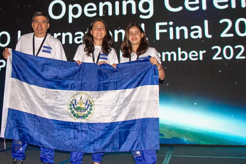 Estudiantes salvadoreñas ganan medalla de plata en Olimpiada Mundial de Robótica