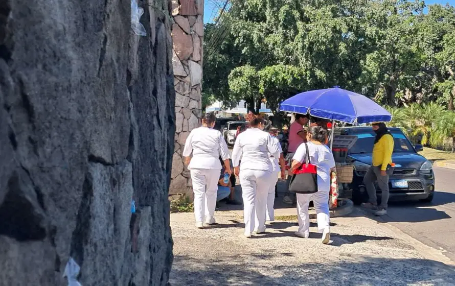 Colegio Médico exige explicación por despidos de cientos de empleados del hospital Rosales