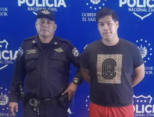 Pelea entre dos hombres en taller automotriz deja a uno capturado