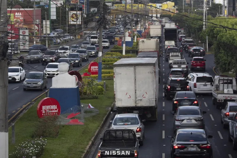 En San Salvador se pierden más de 40 minutos diarios en tráfico, según estudio