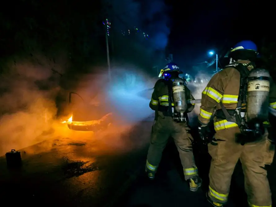 Incendios en vehículo, vivienda y terreno con maleza en las últimas horas