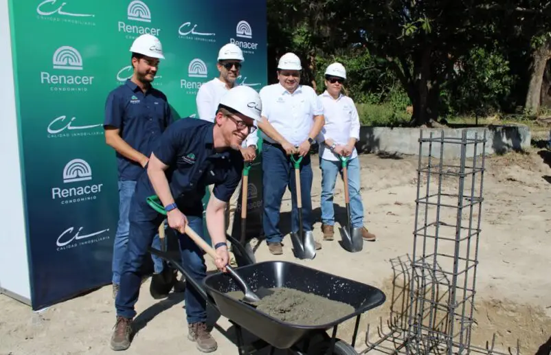 Calidad Inmobiliaria colocó primera piedra de Renacer Condominio con 297 apartamentos en Soyapango que van desde $108,000