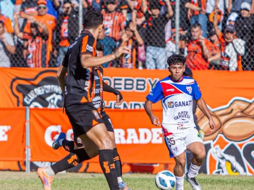 Firpo derrota 3-1 a Águila en un partido eléctrico en la ida de semifinales
