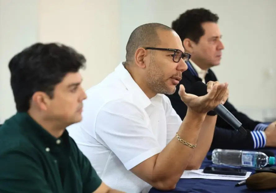 Yamil Bukele se reúne con directores técnicos de las selecciones nacionales de fútbol
