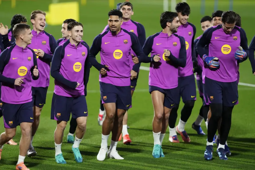 El defensor Ronald Araujo reaparece en el Barcelona tras más de un mes de ausencia