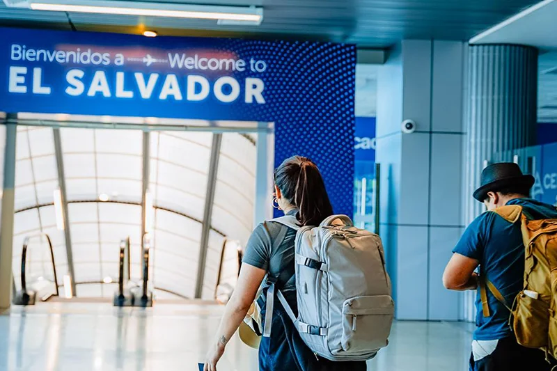 El 65 % de los salvadoreños en EE. UU. tiene intención de regresar al país