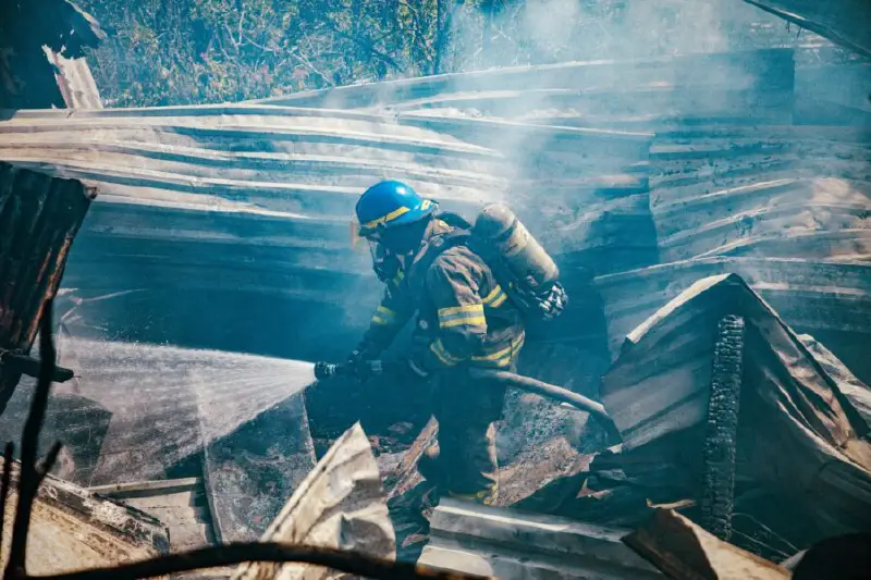 Incendios en viviendas de lámina y madera en Mejicanos y San Vicente