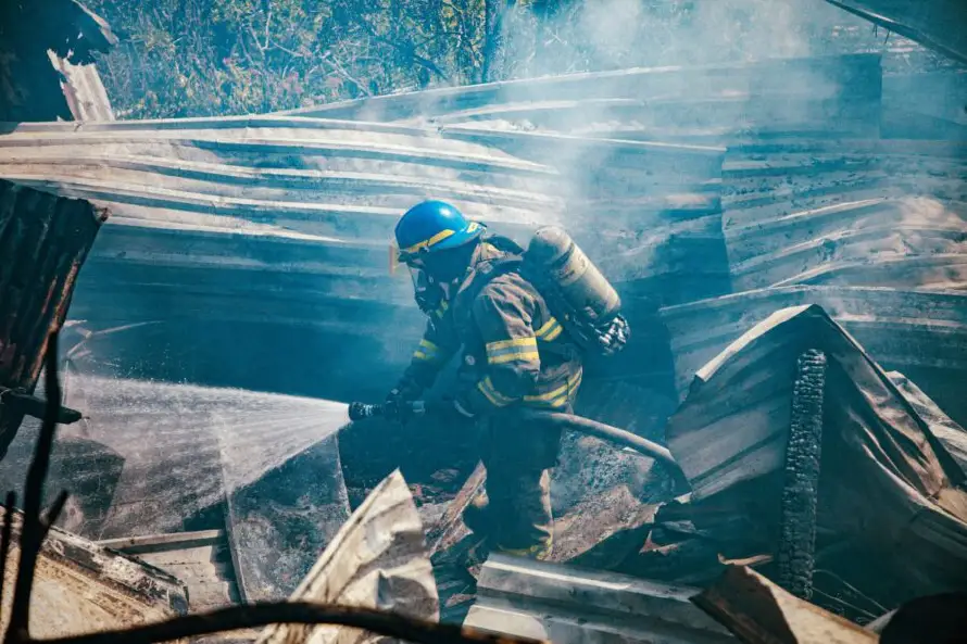 Incendios en viviendas de lámina y madera en Mejicanos y San Vicente
