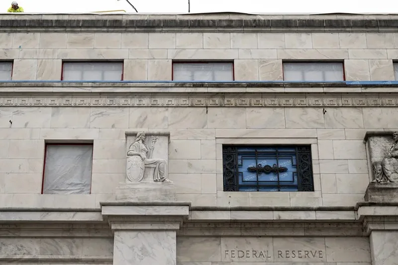 La Fed se reúne sin perspectivas de recortes con un ojo puesto a las presiones de Trump