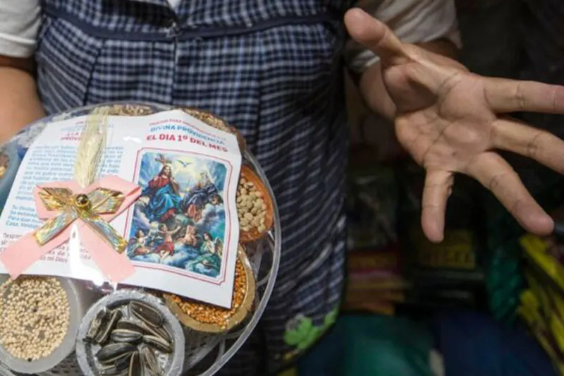 Brujos, duendes y amuletos: la apuesta esotérica de los mexicanos para recibir el 2026
