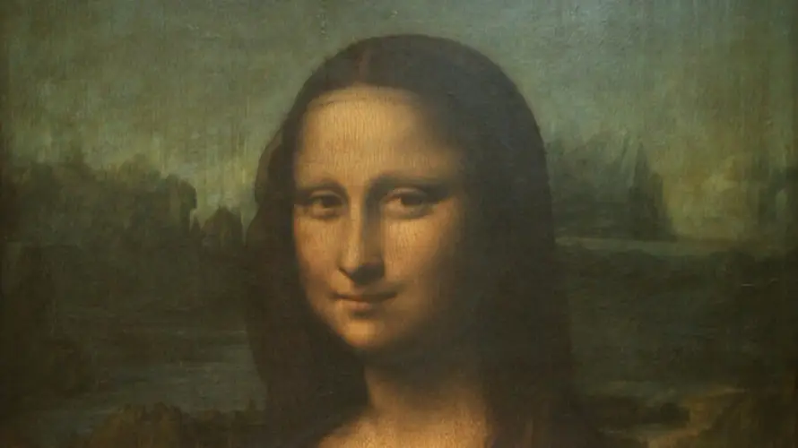 Robo de película, riesgo de derrumbe, inundación y huelga: el 2025 del Louvre