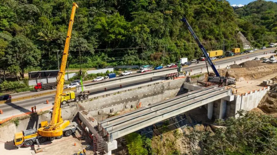 MOPT inicia colocación de vigas de uno de los puentes en Los Chorros