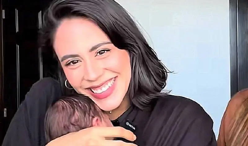 Paola Cea comparte emotivo y caótico “update” de su primera semana maternal