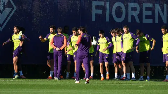 Fiorentina se encierra por crisis deportiva y suspende contacto con la prensa
