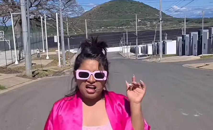La tiktoker Dulce Shiky se reinventa con su alterego de "La Señora de las Lavas"