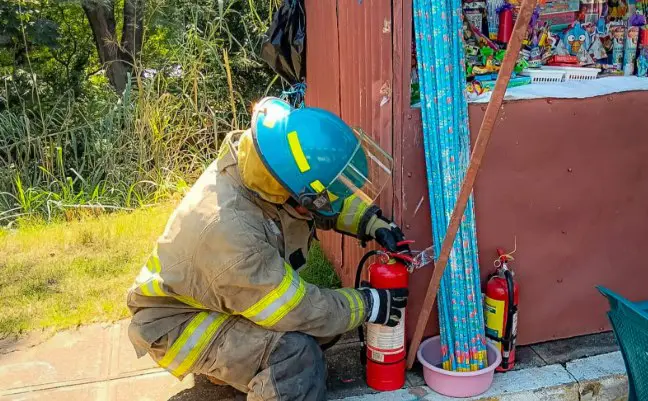 Bomberos inspecciona puestos de pólvora en varios puntos del país en víspera de Navidad