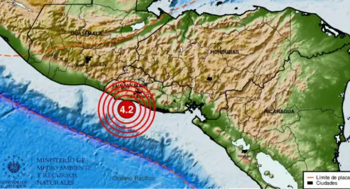 Sismo sorprende a los salvadoreños en la noche de Navidad en la costa de La Libertad 
