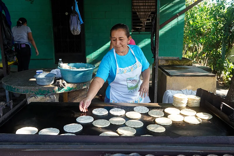 El almuerzo y la tortilla experimentaron los mayores incrementos de precios en diciembre, según el IPC