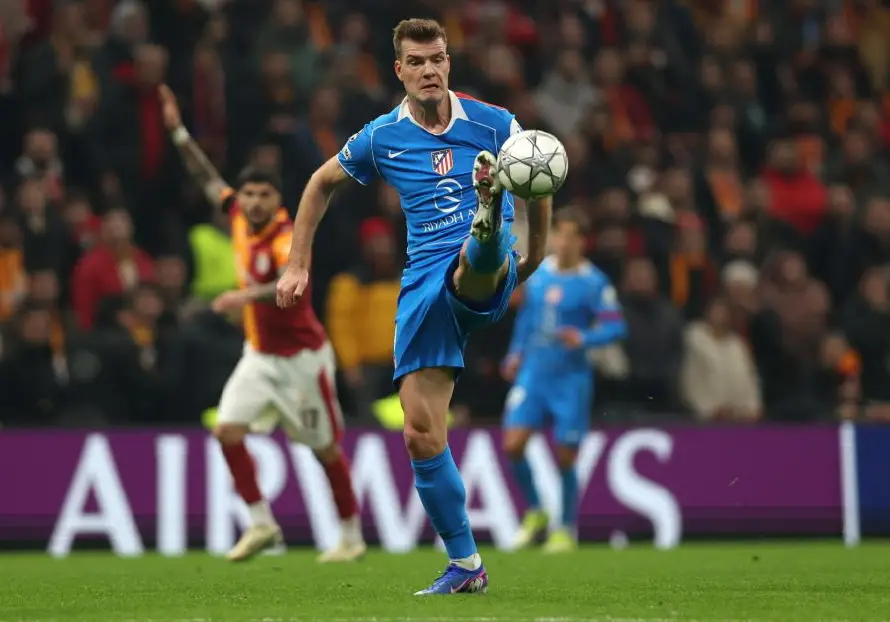Sorloth, sin fracturas ni hematomas craneales, regresa a Madrid con el equipo