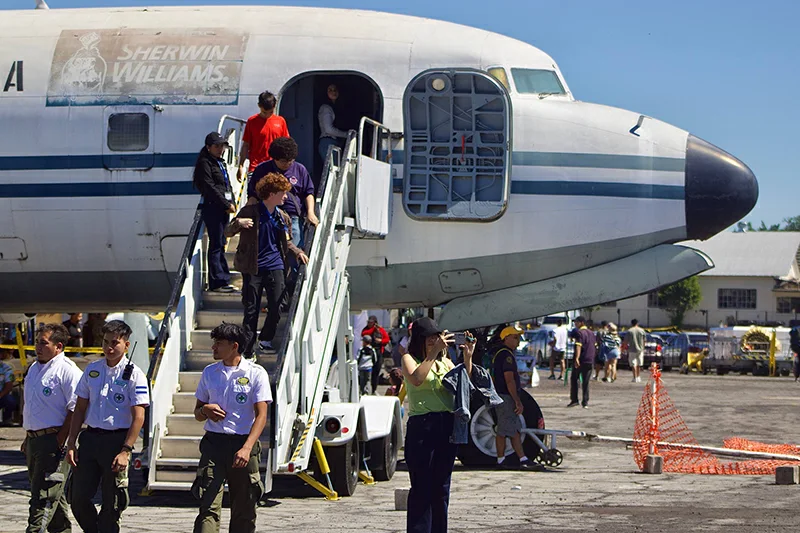 Adrenalina en el aire: salvadoreños disfrutan el Ilopango Air Show 2026
